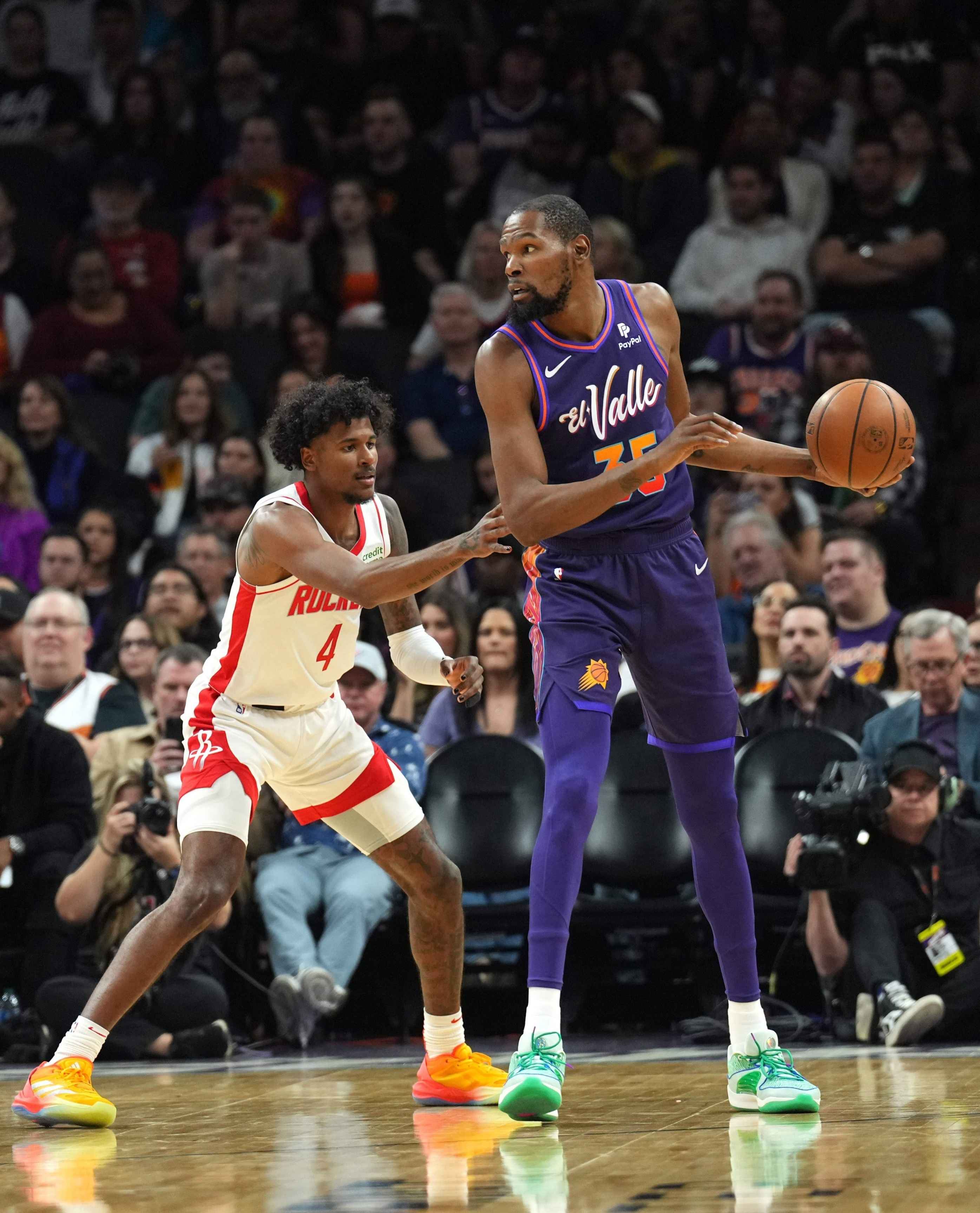 包含今晨体能课后，休斯敦火箭战术微调备战NBA常规赛，悬念犹存，年轻球员得到机会的词条