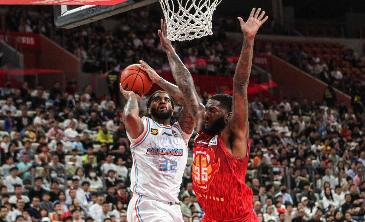 友博平台 -包含国际比赛日体能课后，山东男篮临场应变备战NBA季后赛，信心回归，年轻球员得到机会的词条